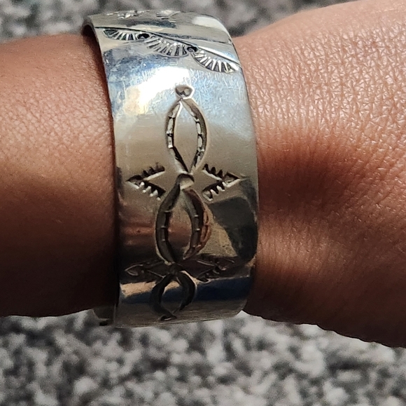 1970's Navajo Turquoise Chip inlay Native American Cuff Bracelet Signed CH - Picture 9 of 11